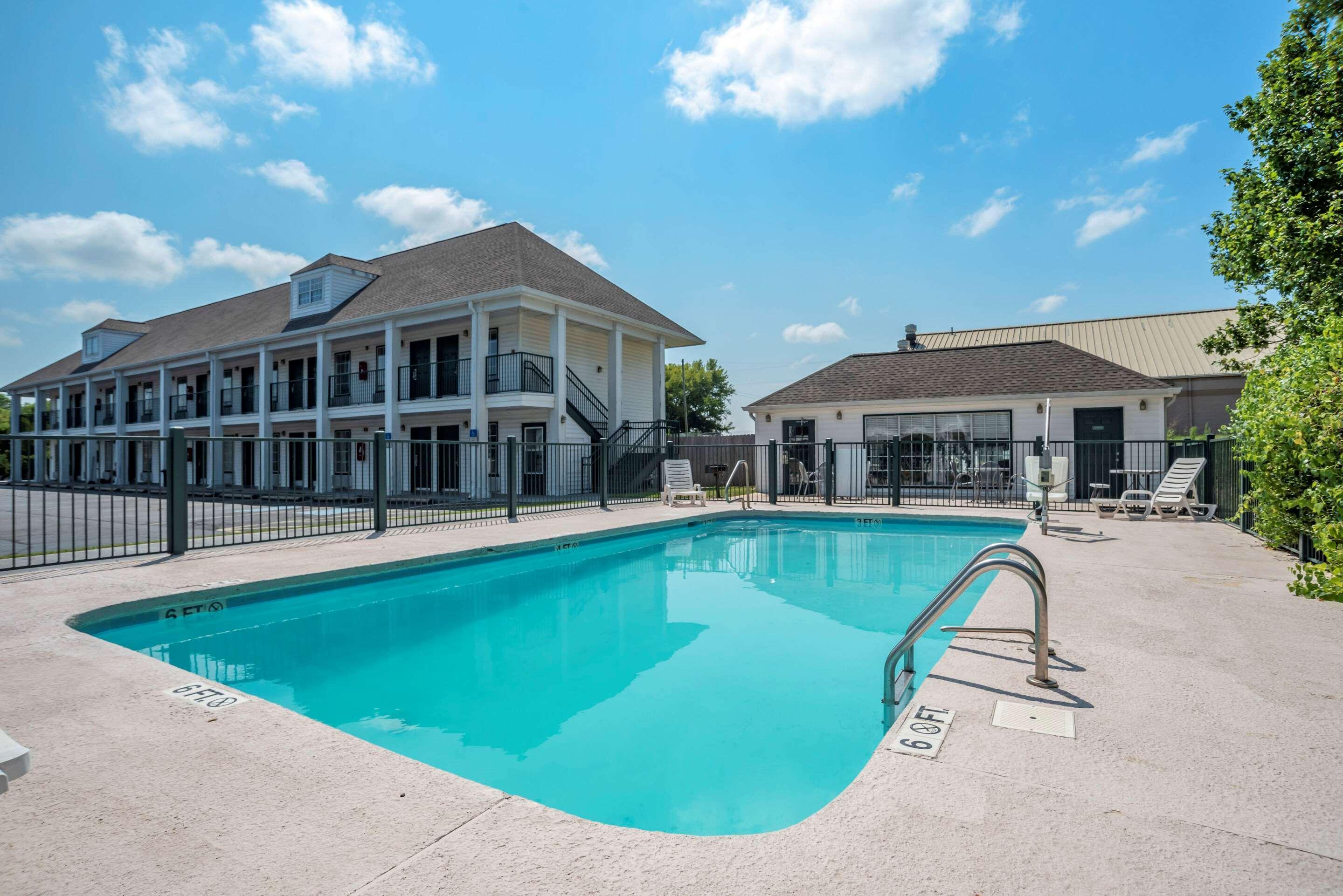 Econo Lodge Tupelo Exterior foto